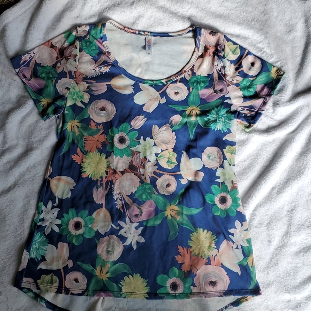 Classic tee lularoe